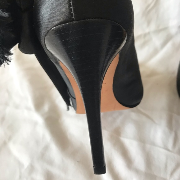 Report Signature Pumps - Picture 2 of 5